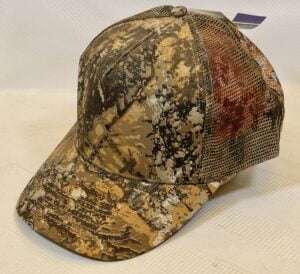 CAPPELLO CON VISIERA MIMETICO RETE
